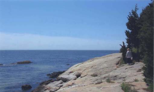 The view out to sea over the rocky ledge between Harkness State Beach and Waterford Town Beach.